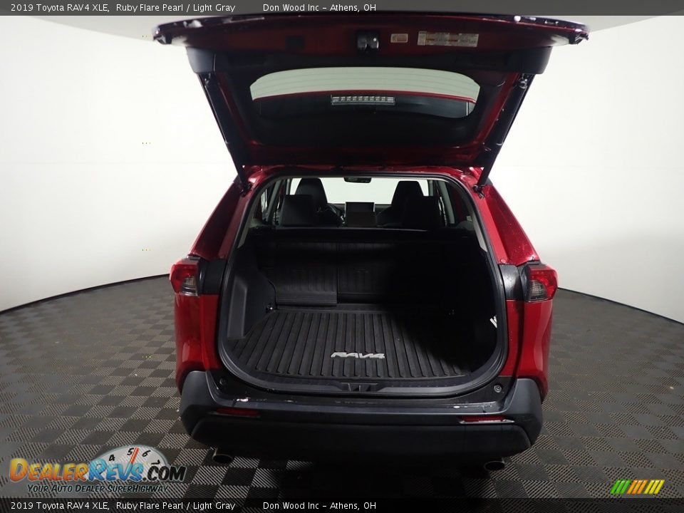 2019 Toyota RAV4 XLE Ruby Flare Pearl / Light Gray Photo #16