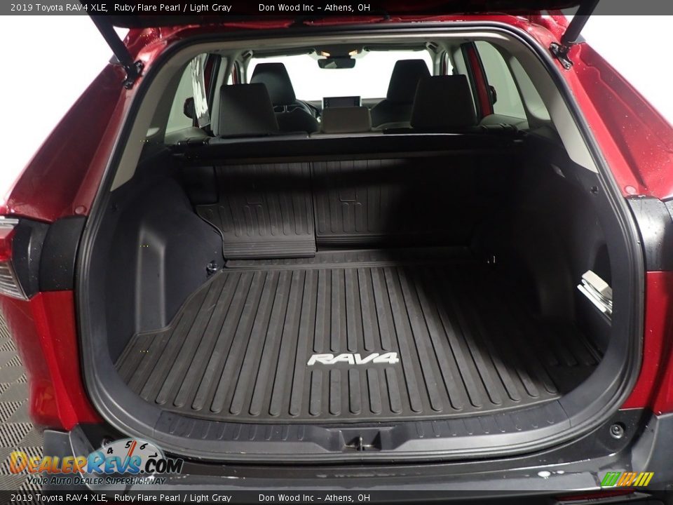 2019 Toyota RAV4 XLE Ruby Flare Pearl / Light Gray Photo #18