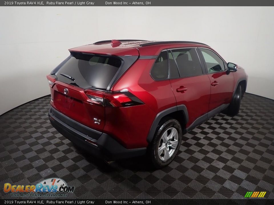 2019 Toyota RAV4 XLE Ruby Flare Pearl / Light Gray Photo #20