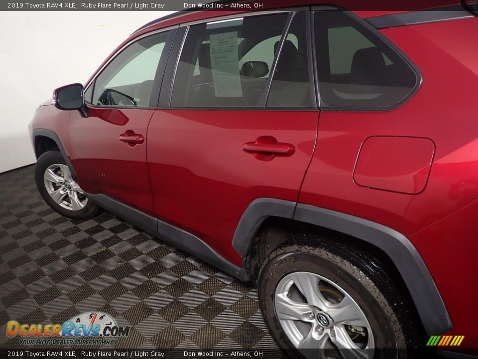 2019 Toyota RAV4 XLE Ruby Flare Pearl / Light Gray Photo #21