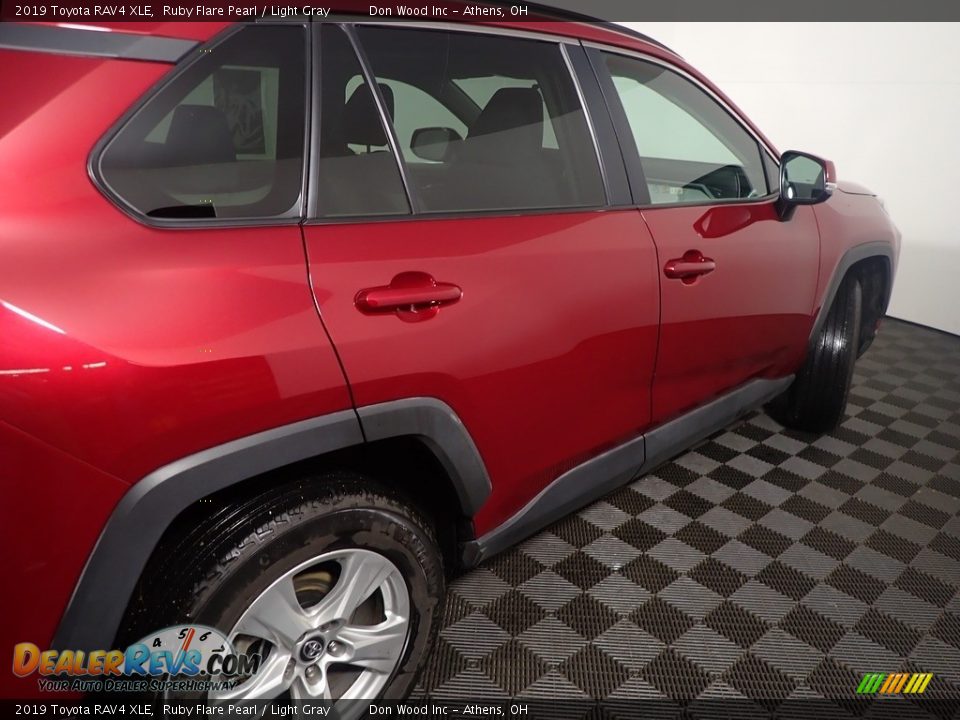 2019 Toyota RAV4 XLE Ruby Flare Pearl / Light Gray Photo #22