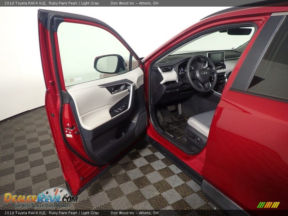 2019 Toyota RAV4 XLE Ruby Flare Pearl / Light Gray Photo #23