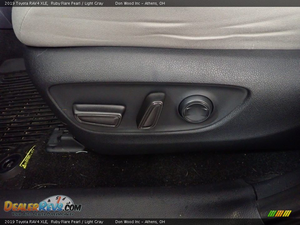 2019 Toyota RAV4 XLE Ruby Flare Pearl / Light Gray Photo #26