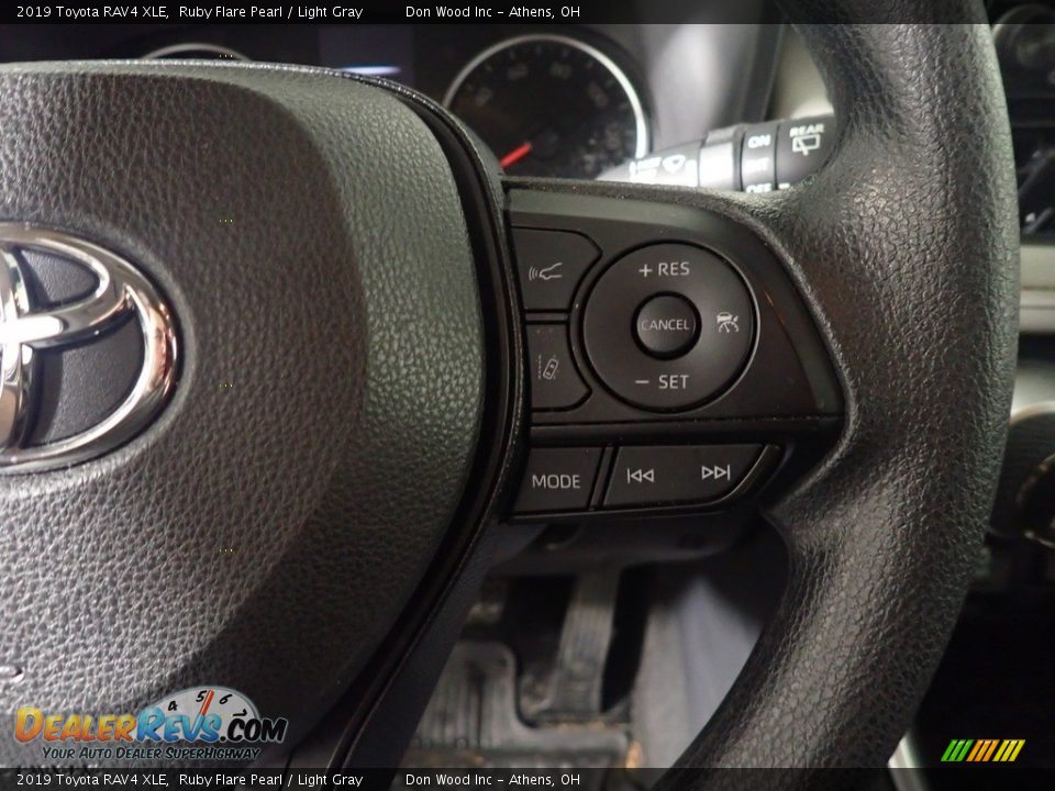 2019 Toyota RAV4 XLE Ruby Flare Pearl / Light Gray Photo #33