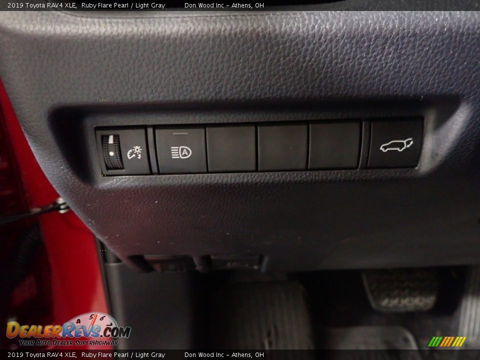 2019 Toyota RAV4 XLE Ruby Flare Pearl / Light Gray Photo #34