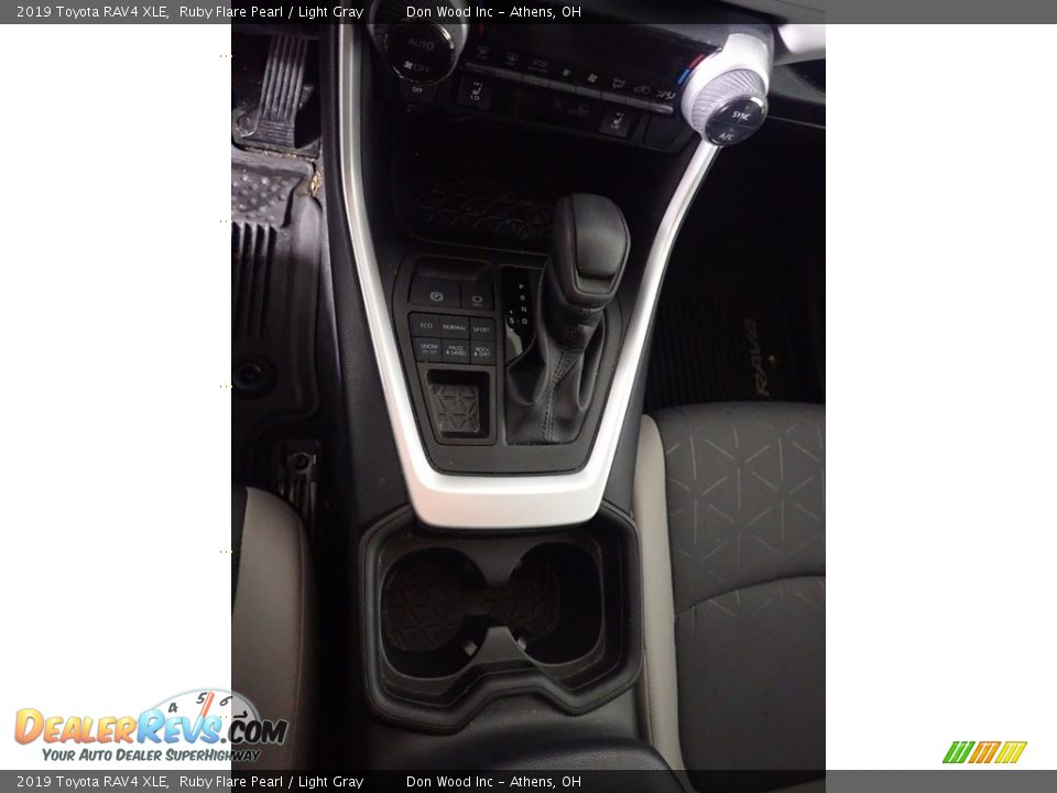 2019 Toyota RAV4 XLE Ruby Flare Pearl / Light Gray Photo #35