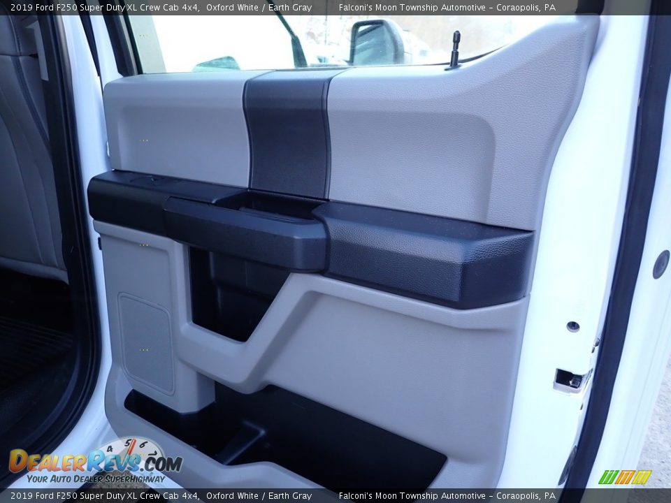 2019 Ford F250 Super Duty XL Crew Cab 4x4 Oxford White / Earth Gray Photo #14