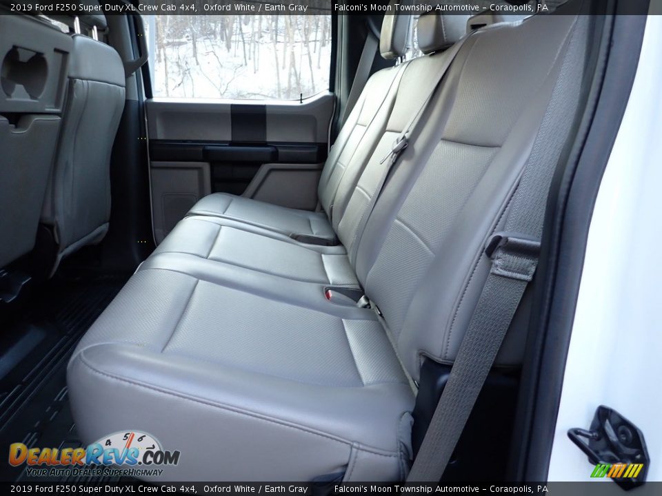 2019 Ford F250 Super Duty XL Crew Cab 4x4 Oxford White / Earth Gray Photo #18