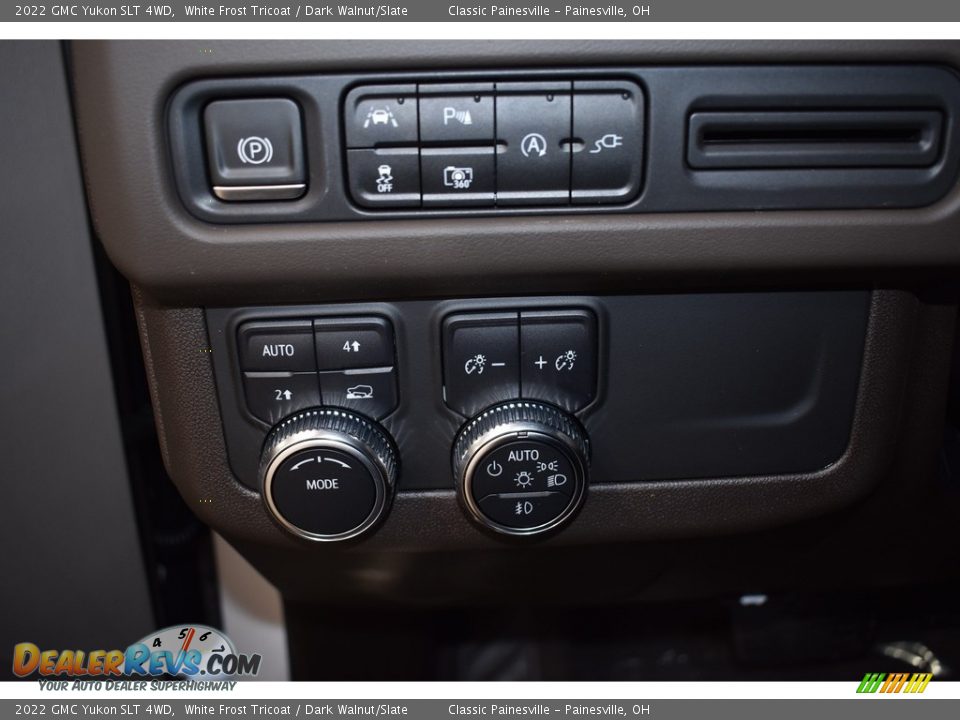 Controls of 2022 GMC Yukon SLT 4WD Photo #12