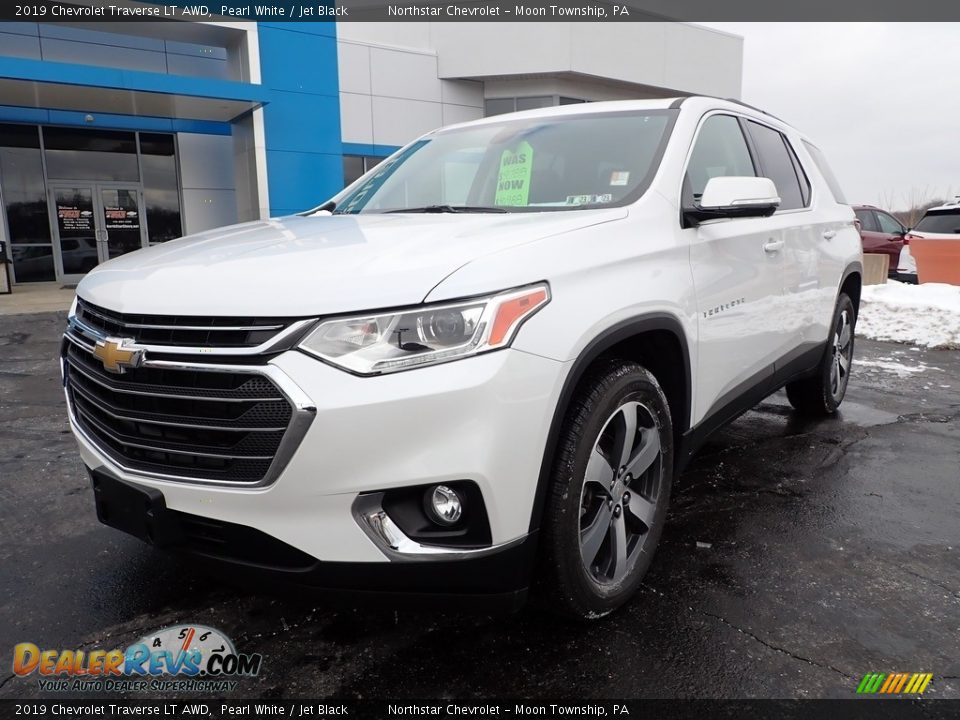 2019 Chevrolet Traverse LT AWD Pearl White / Jet Black Photo #2