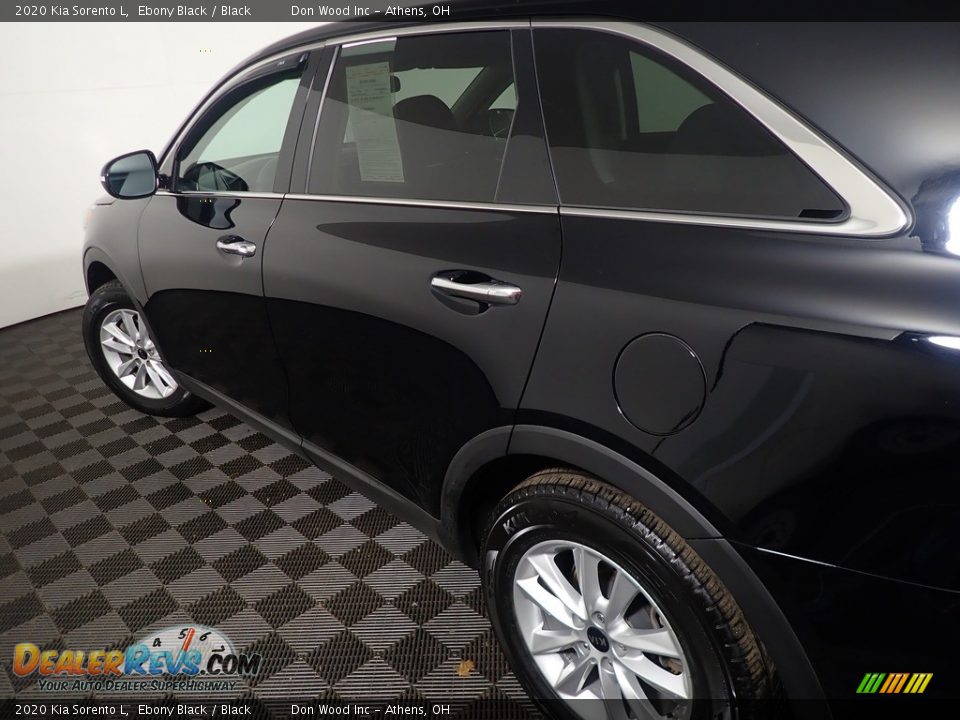 2020 Kia Sorento L Ebony Black / Black Photo #18