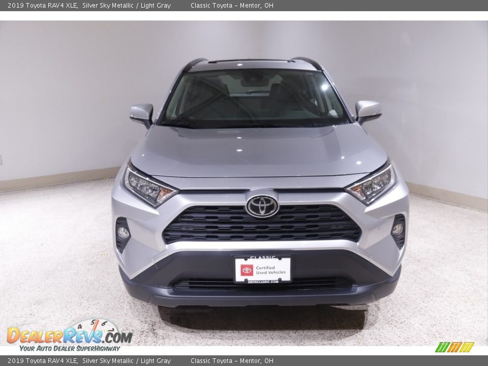 2019 Toyota RAV4 XLE Silver Sky Metallic / Light Gray Photo #2
