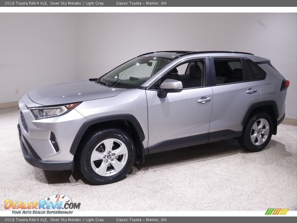 2019 Toyota RAV4 XLE Silver Sky Metallic / Light Gray Photo #3