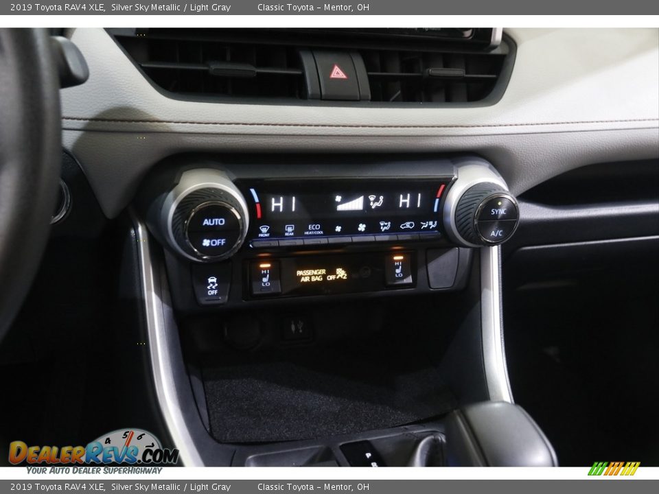 2019 Toyota RAV4 XLE Silver Sky Metallic / Light Gray Photo #12