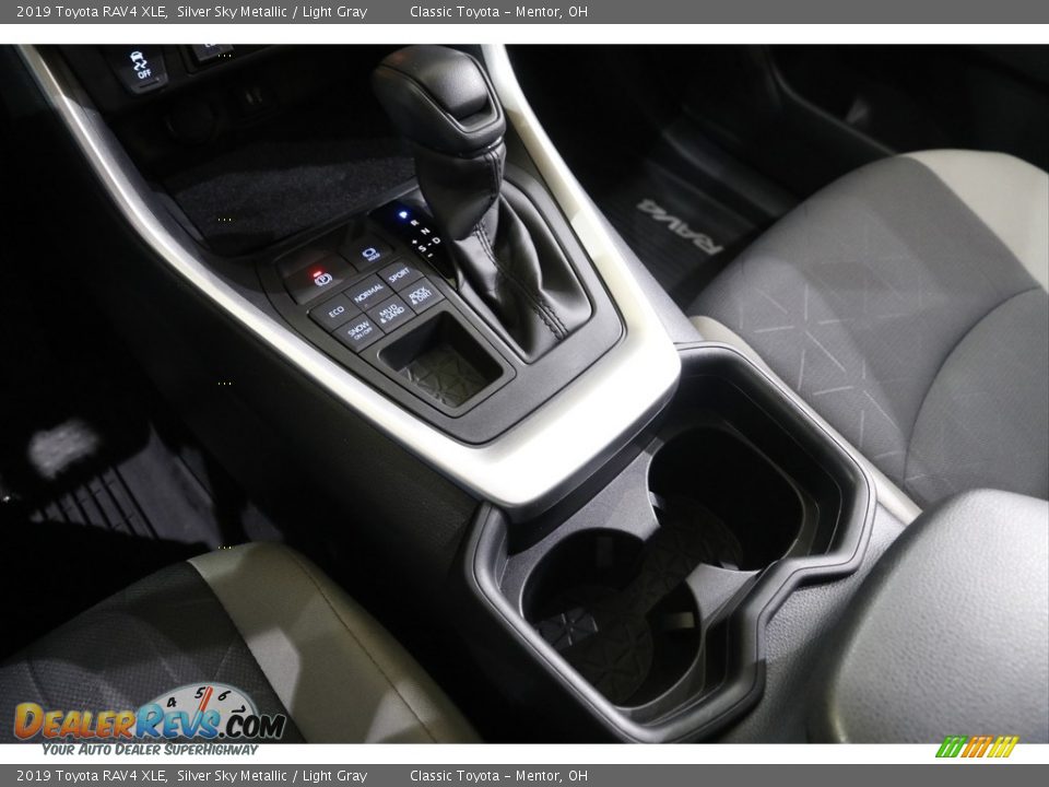 2019 Toyota RAV4 XLE Silver Sky Metallic / Light Gray Photo #13