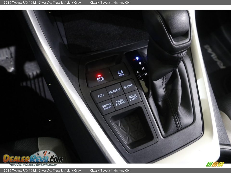 2019 Toyota RAV4 XLE Silver Sky Metallic / Light Gray Photo #14