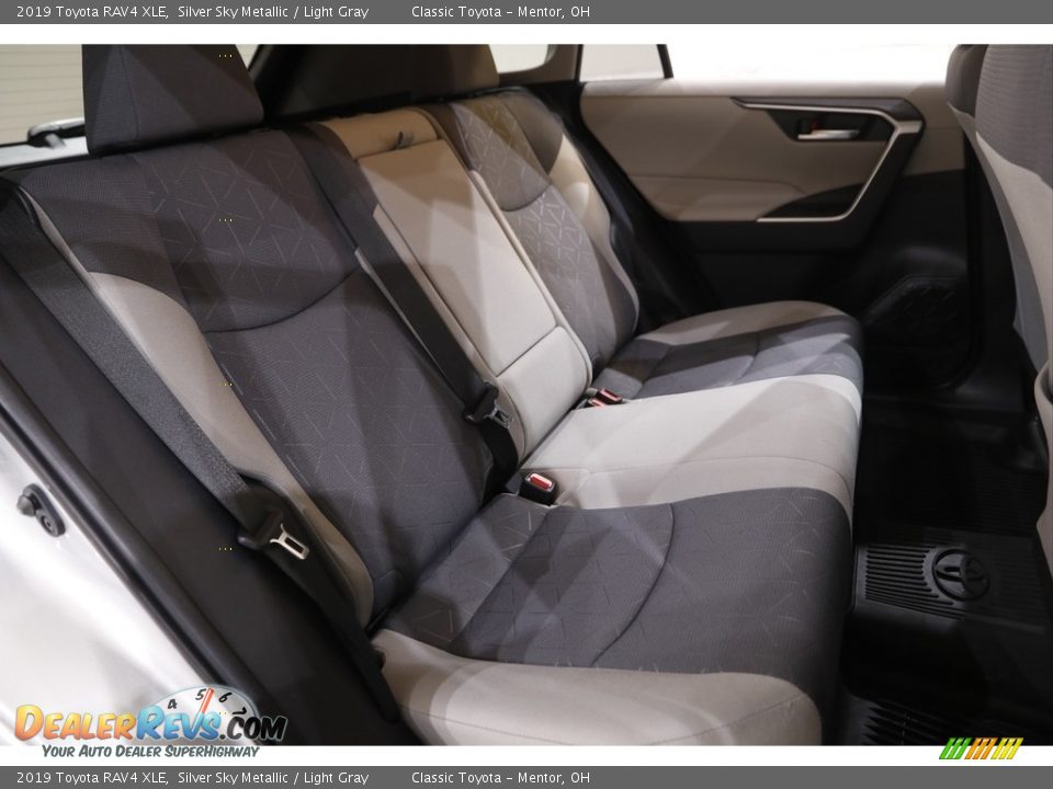 2019 Toyota RAV4 XLE Silver Sky Metallic / Light Gray Photo #16