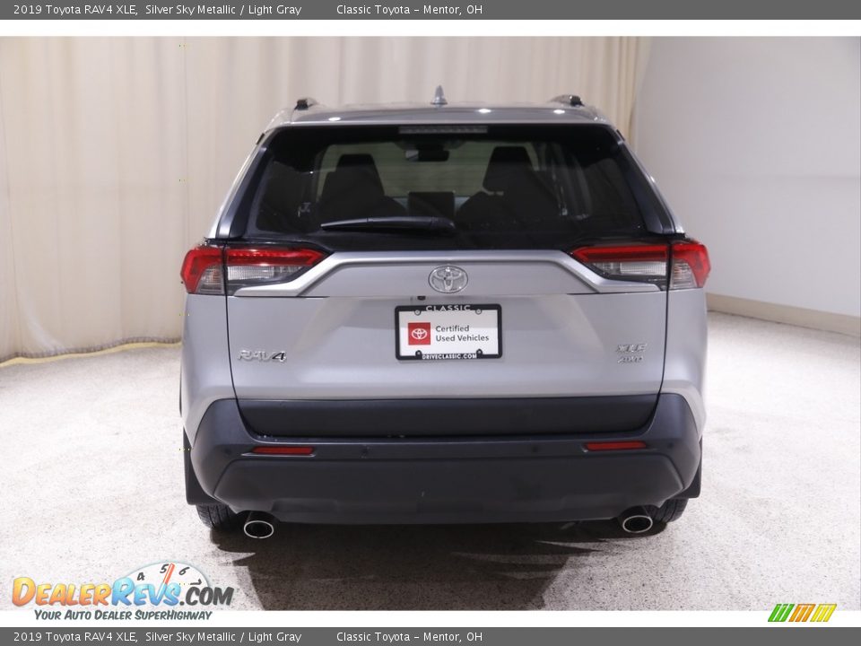 2019 Toyota RAV4 XLE Silver Sky Metallic / Light Gray Photo #18