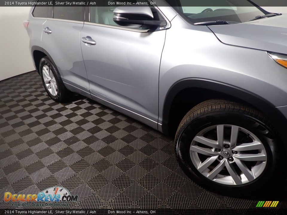 2014 Toyota Highlander LE Silver Sky Metallic / Ash Photo #4