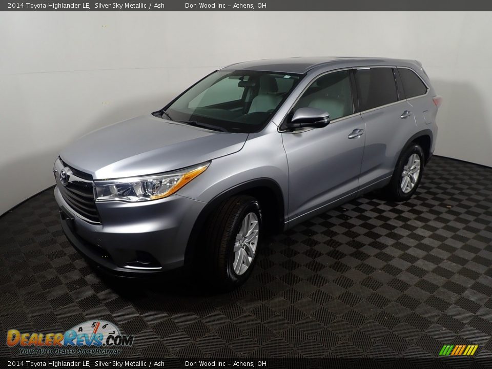 2014 Toyota Highlander LE Silver Sky Metallic / Ash Photo #9