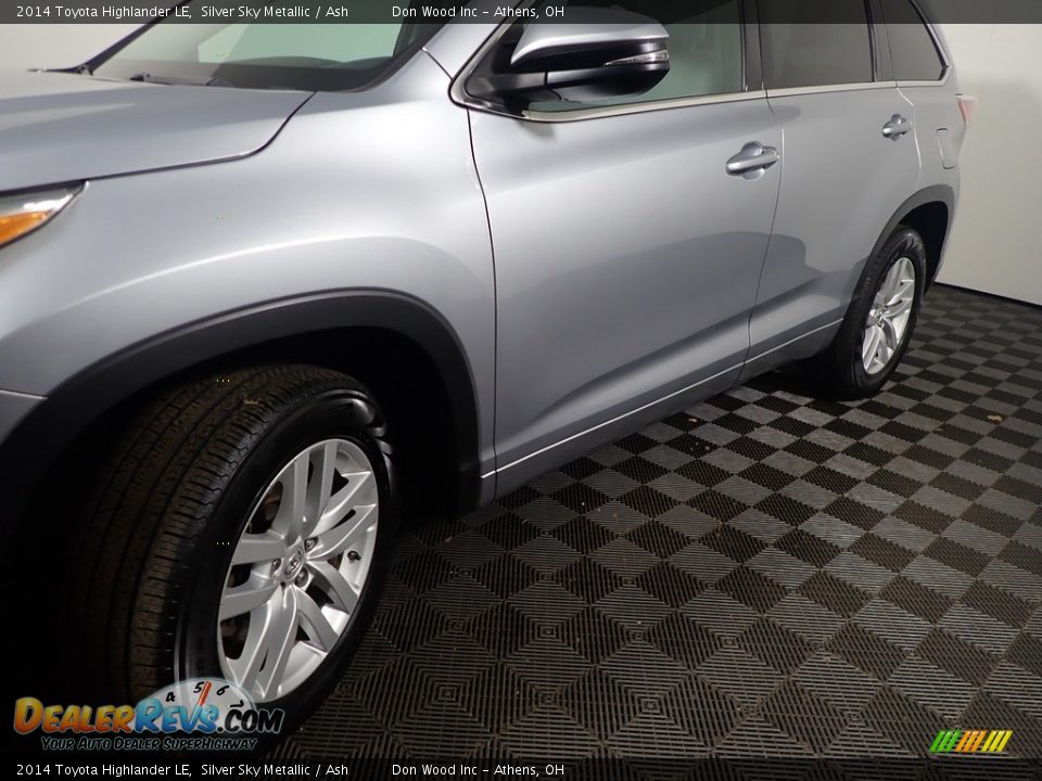 2014 Toyota Highlander LE Silver Sky Metallic / Ash Photo #10