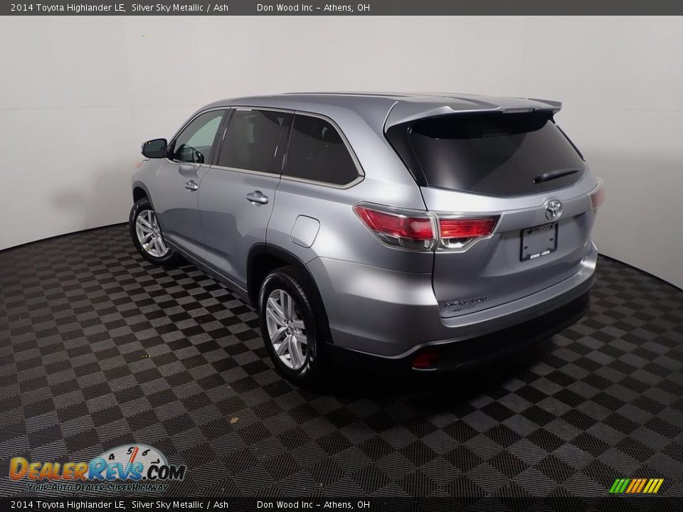 2014 Toyota Highlander LE Silver Sky Metallic / Ash Photo #12