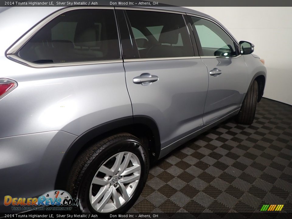 2014 Toyota Highlander LE Silver Sky Metallic / Ash Photo #19