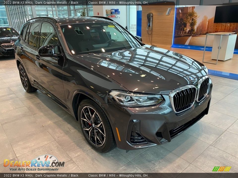 Front 3/4 View of 2022 BMW X3 M40i Photo #1