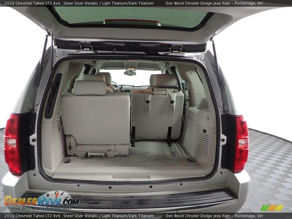 2010 Chevrolet Tahoe LTZ 4x4 Sheer Silver Metallic / Light Titanium/Dark Titanium Photo #13