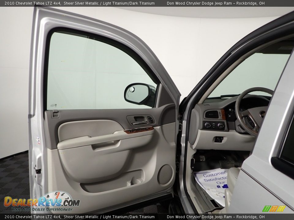 2010 Chevrolet Tahoe LTZ 4x4 Sheer Silver Metallic / Light Titanium/Dark Titanium Photo #16