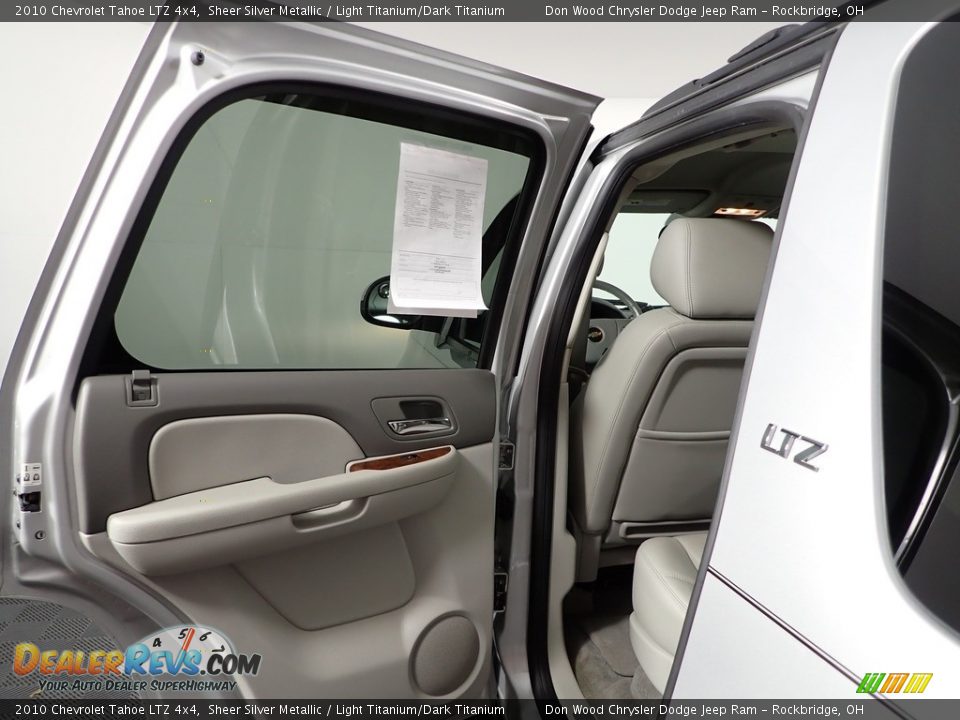 2010 Chevrolet Tahoe LTZ 4x4 Sheer Silver Metallic / Light Titanium/Dark Titanium Photo #28