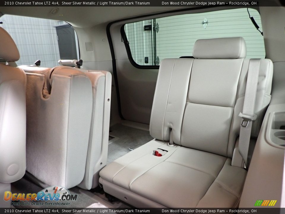 2010 Chevrolet Tahoe LTZ 4x4 Sheer Silver Metallic / Light Titanium/Dark Titanium Photo #32