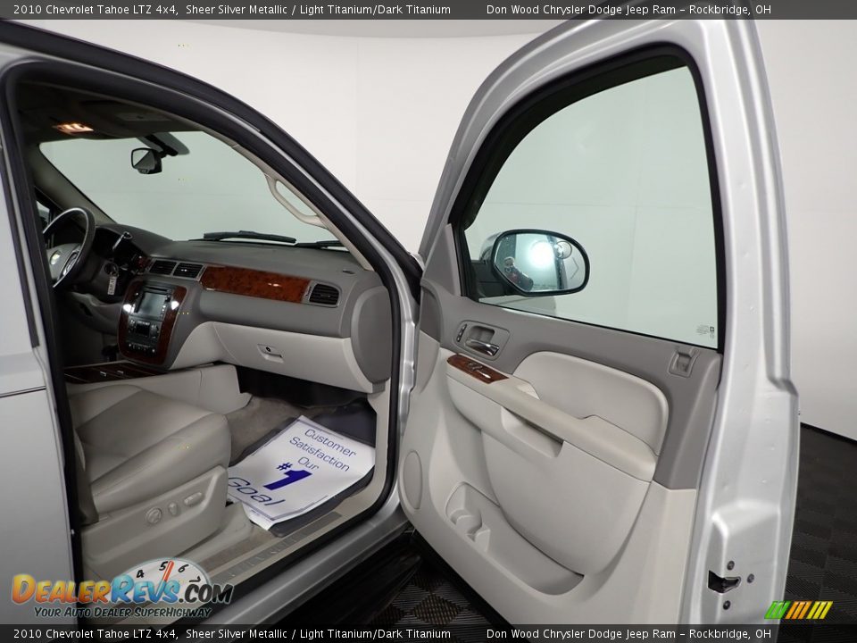 2010 Chevrolet Tahoe LTZ 4x4 Sheer Silver Metallic / Light Titanium/Dark Titanium Photo #33
