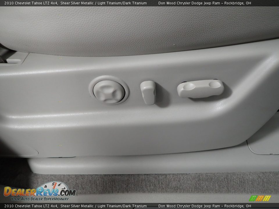 2010 Chevrolet Tahoe LTZ 4x4 Sheer Silver Metallic / Light Titanium/Dark Titanium Photo #35