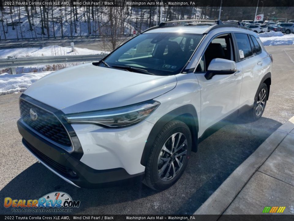 Front 3/4 View of 2022 Toyota Corolla Cross XLE AWD Photo #20