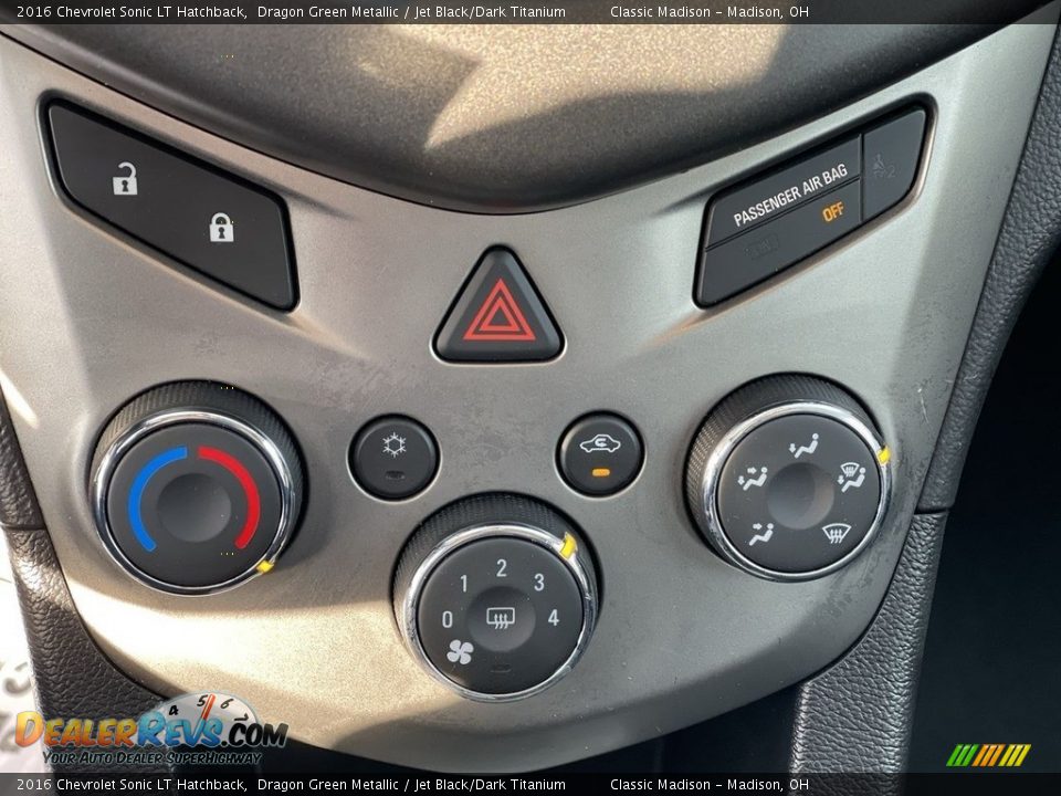 Controls of 2016 Chevrolet Sonic LT Hatchback Photo #13