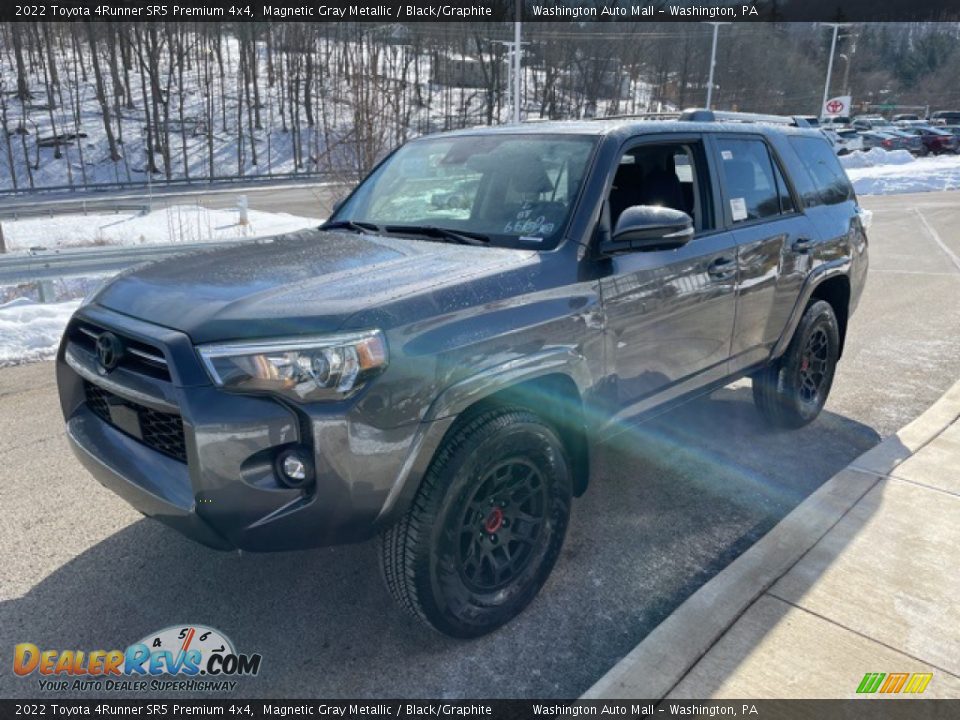 Front 3/4 View of 2022 Toyota 4Runner SR5 Premium 4x4 Photo #8