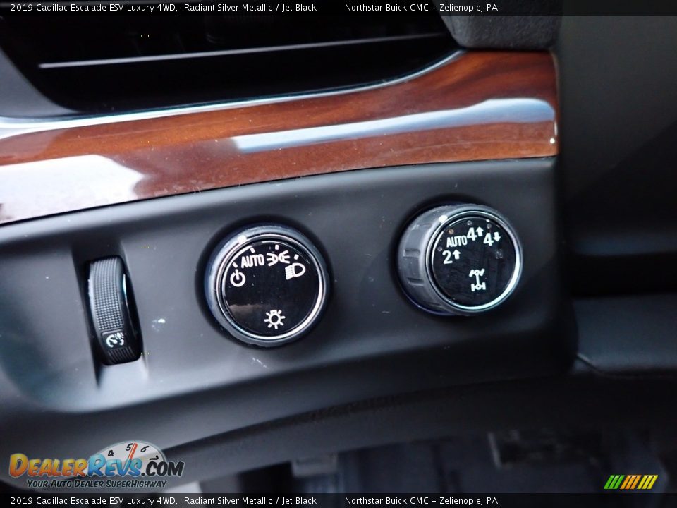 Controls of 2019 Cadillac Escalade ESV Luxury 4WD Photo #28
