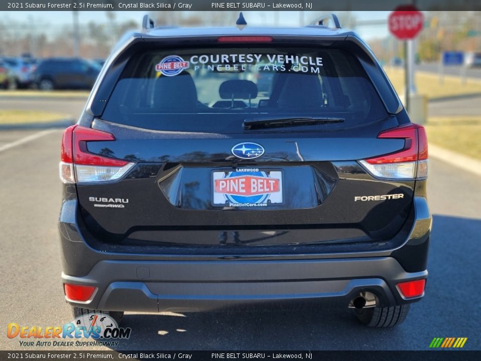 2021 Subaru Forester 2.5i Premium Crystal Black Silica / Gray Photo #5