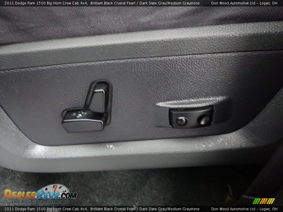 2011 Dodge Ram 1500 Big Horn Crew Cab 4x4 Brilliant Black Crystal Pearl / Dark Slate Gray/Medium Graystone Photo #11