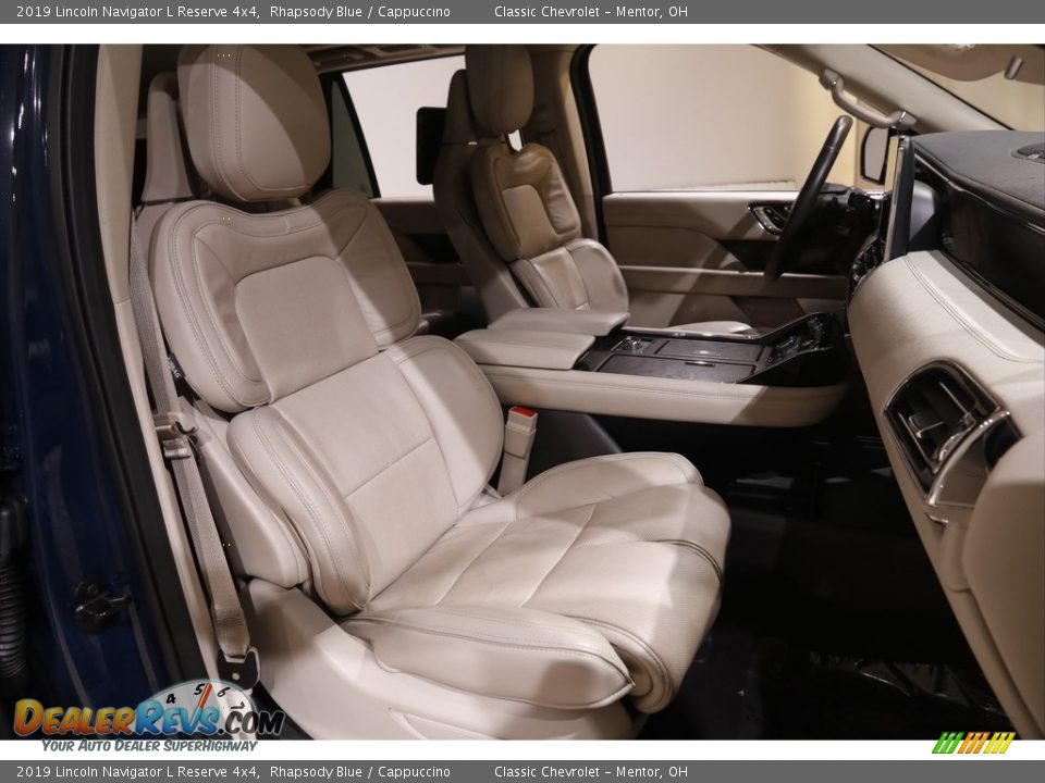 Front Seat of 2019 Lincoln Navigator L Reserve 4x4 Photo #19
