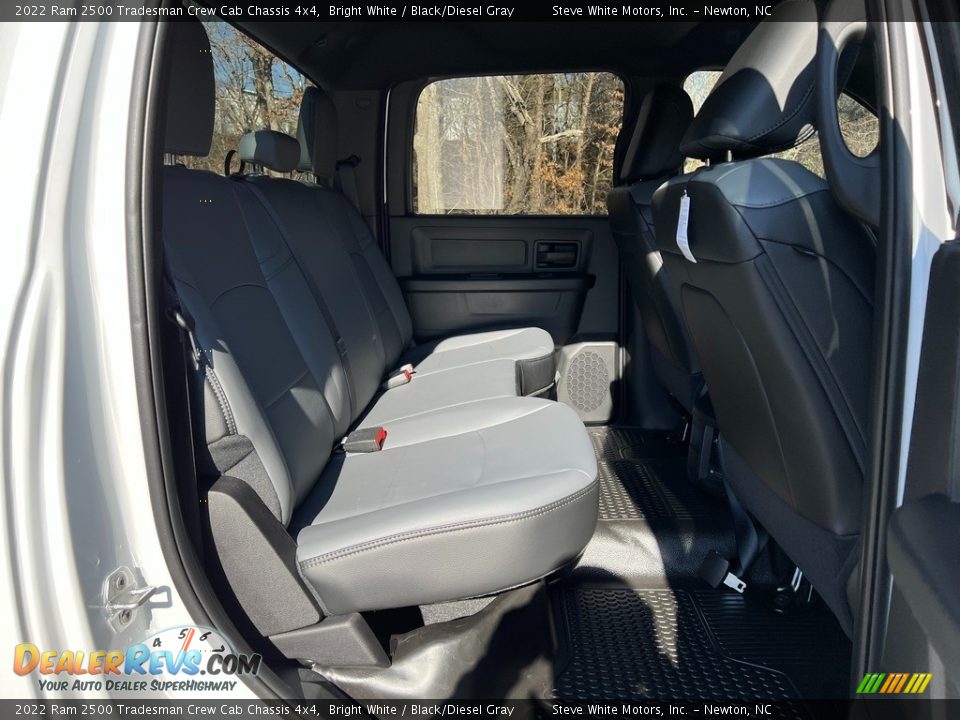 2022 Ram 2500 Tradesman Crew Cab Chassis 4x4 Bright White / Black/Diesel Gray Photo #17