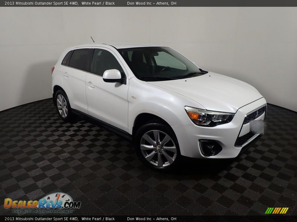 Front 3/4 View of 2013 Mitsubishi Outlander Sport SE 4WD Photo #3