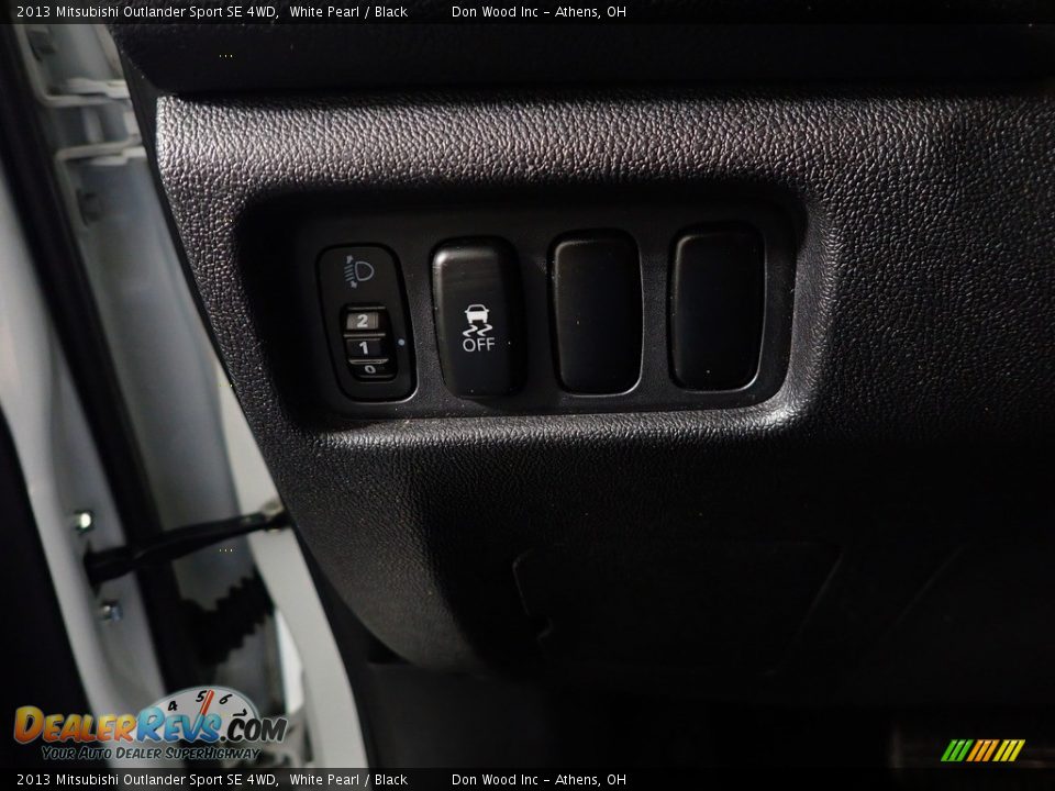 2013 Mitsubishi Outlander Sport SE 4WD White Pearl / Black Photo #31