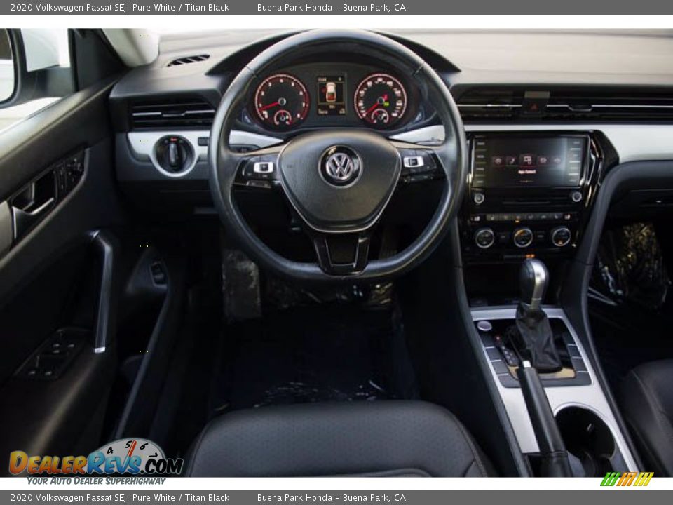 2020 Volkswagen Passat SE Pure White / Titan Black Photo #5
