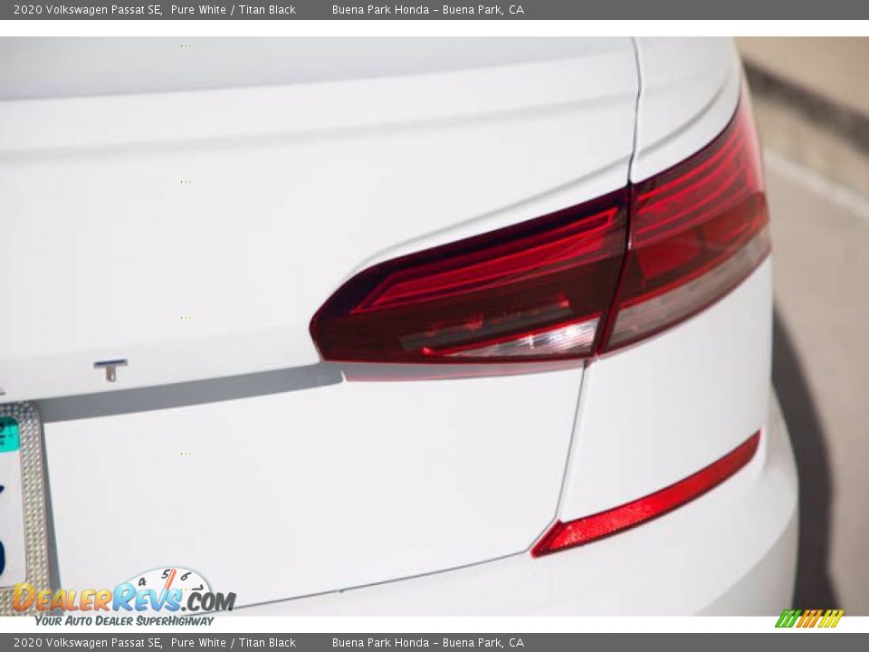 2020 Volkswagen Passat SE Pure White / Titan Black Photo #13