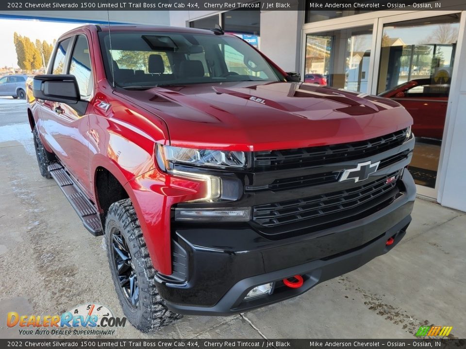 Front 3/4 View of 2022 Chevrolet Silverado 1500 Limited LT Trail Boss Crew Cab 4x4 Photo #2