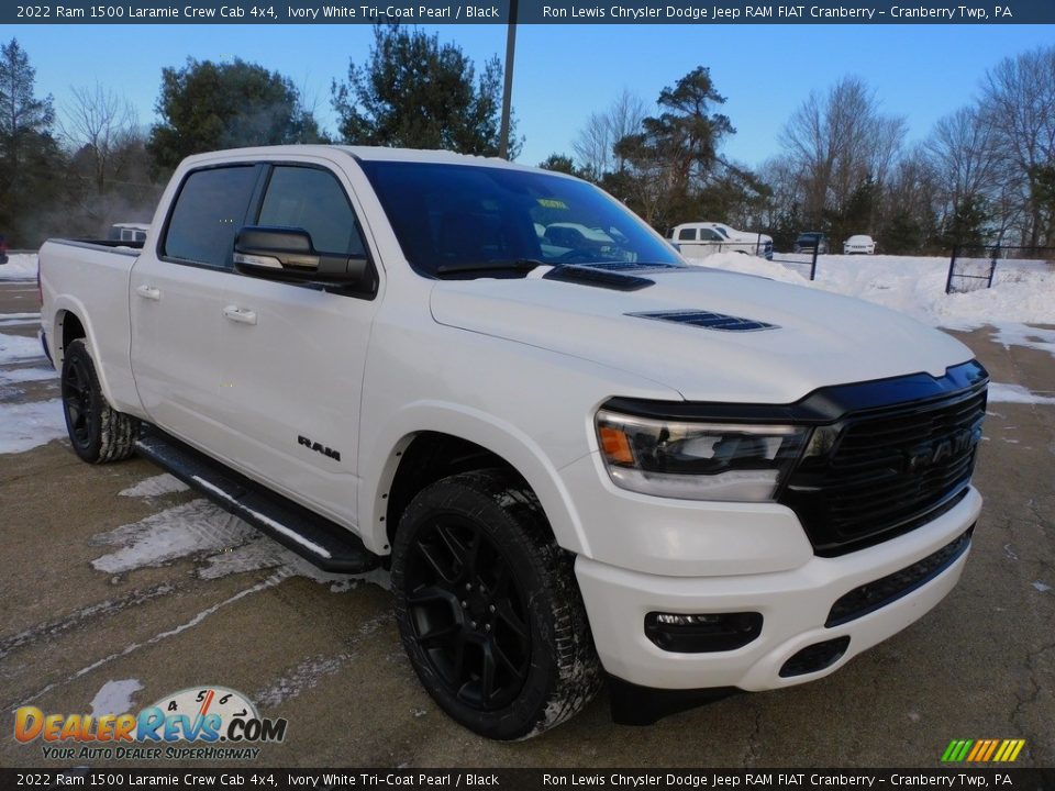 Front 3/4 View of 2022 Ram 1500 Laramie Crew Cab 4x4 Photo #3