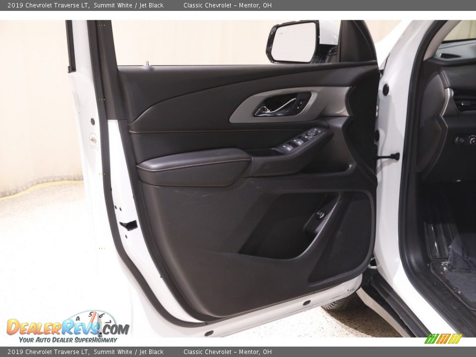 Door Panel of 2019 Chevrolet Traverse LT Photo #4