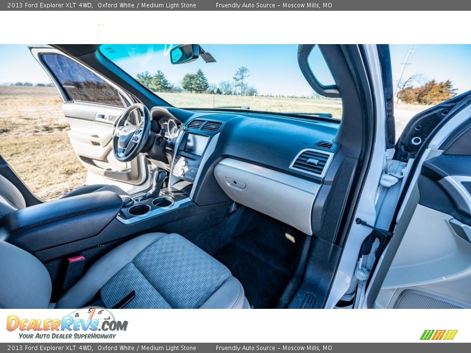 2013 Ford Explorer XLT 4WD Oxford White / Medium Light Stone Photo #24